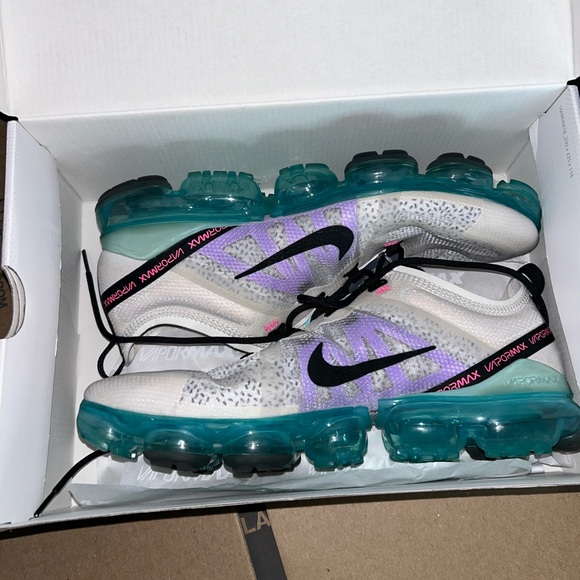 Nike VaporMax ‘Dragonfruit’ - Picture 1 of 3